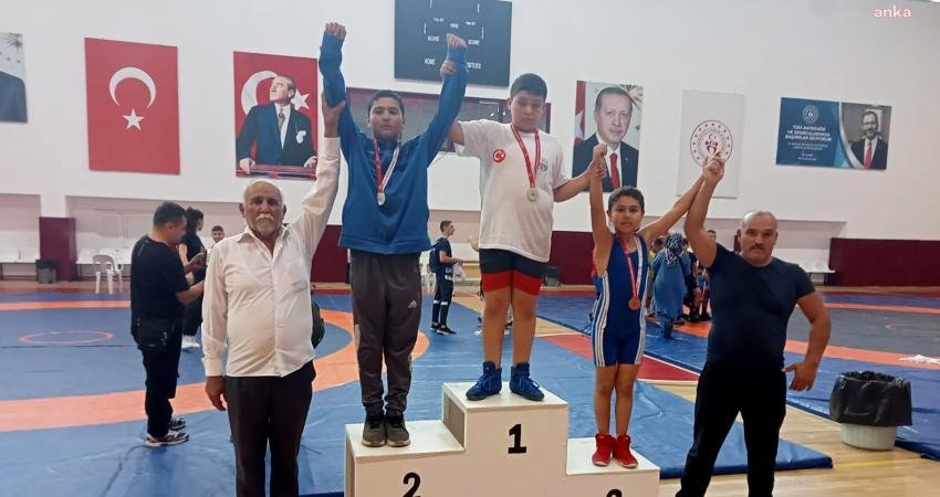 Kırkgöz Döşemealtı Belediyesi Gençlik ve Spor Kulübü Güreş Takımı, katıldığı