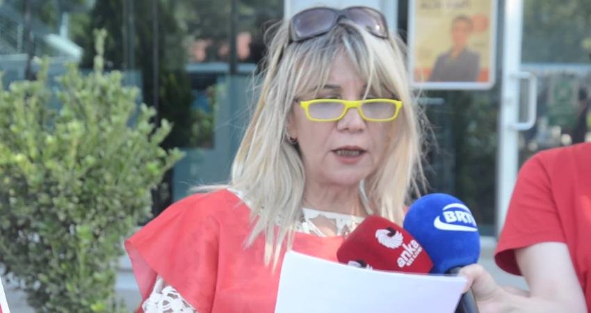 Eğitim- İş Sendikası Karabük Şubesi Karabük Milli Eğitim Müdürlüğü önünde