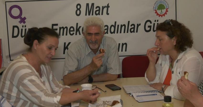 Tüm Emeklilerin Sendikası üyesi emekliler, çay ve simit ile bayramlaştılar.