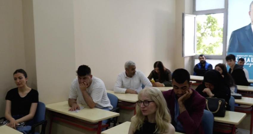 Esenyurt Belediyesi işverenler ile iş arayanları buluşturmaya devam ediyor. İlçedeki