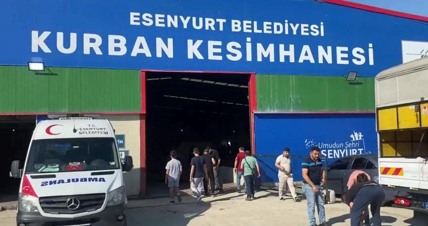 Esenyurt Belediyesi, kaçak kurban kesimlerine karşı drone ile denetim yaptı.