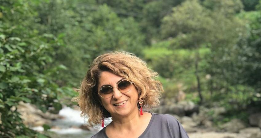 Evinin camlarını temizlerken 5. kattan düşerek ağır yaralanan eski CHP