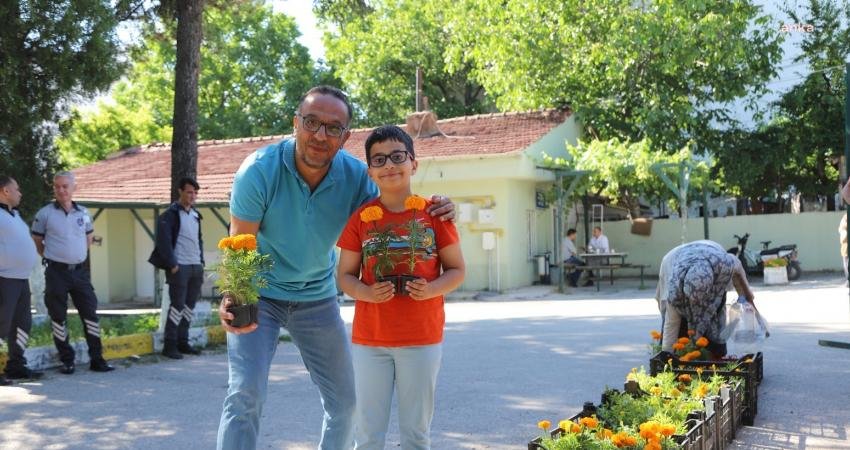 Eskişehir Büyükşehir Belediyesi (EBB), Kurban Bayramı öncesi mezarlıklara ziyarete giden