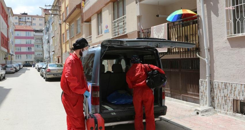 Eskişehir Büyükşehir Belediyesi (EBB), “Sevgi Eli Uzatıyoruz” uygulaması ile evden