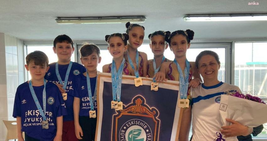 Eskişehir Büyükşehir Belediyesi (EBB) Gençlik ve Spor Kulübü’nün yüzücüleri, 12