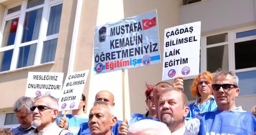 Eğitim İş Sendikası Eskişehir Şubesi’ne üye eğitimciler, İzmir’in ardından Eskişehir’deki