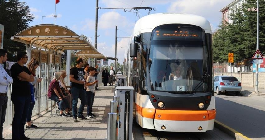 Eskişehir Büyükşehir Belediyesi’ne bağlı ESTRAM, okulların kapanması ve yaz dönemine
