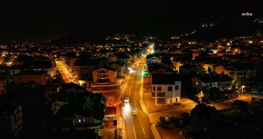 Fethiye Belediyesi tarafından Baha Şıkman Caddesi’nde sıcak asfalt üst tabaka