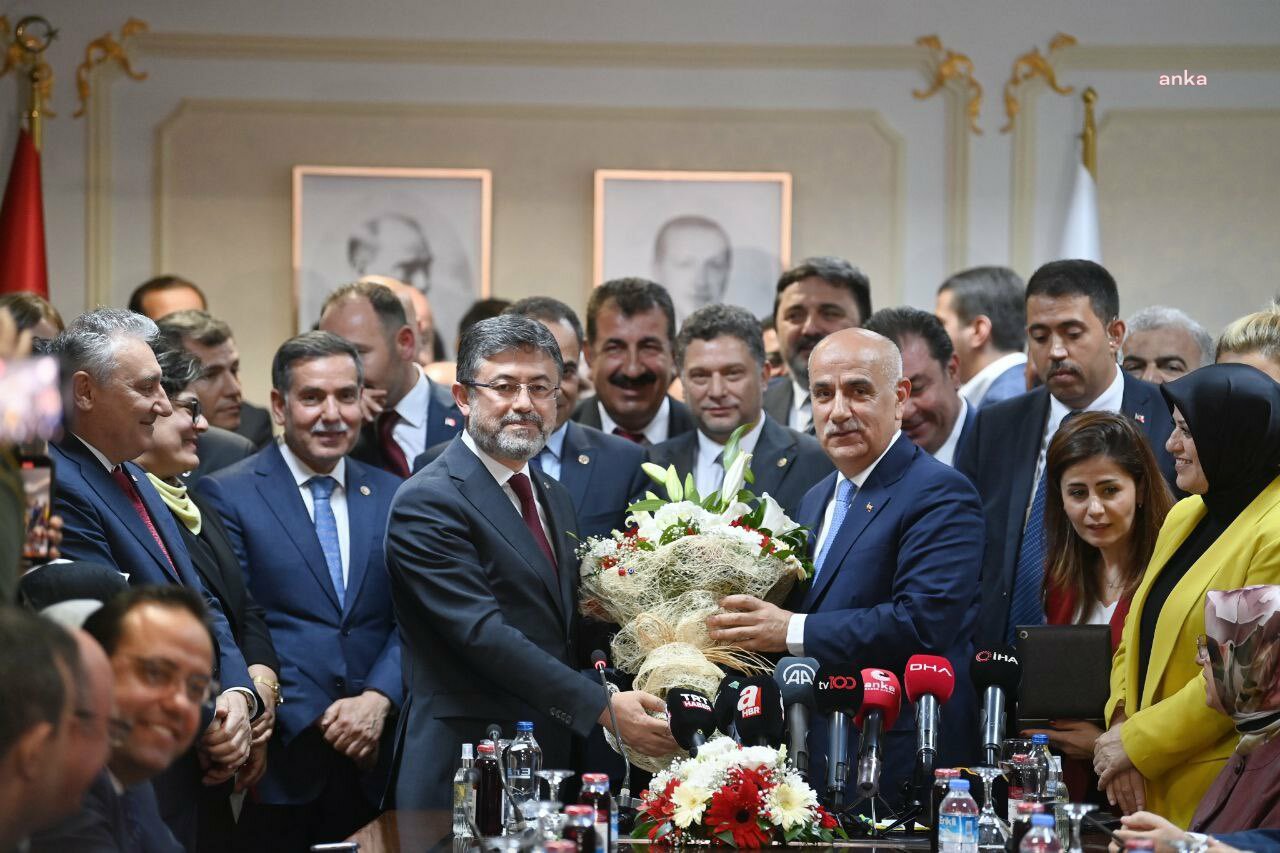 Tarım ve Orman Bakanlığı’nda devir teslim töreni yapıldı. Tarım ve