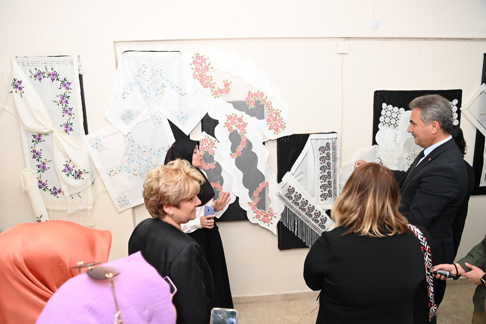 Kadın Eli Kadın Emeği Sergileri Büyük İlgi Görüyor Mamak Belediye Başkanı Murat Köse, Zübeyde Hanım ve Ahmet Yesevi