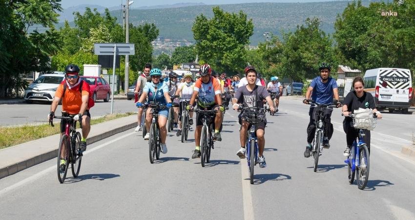 Gaziemir Belediyesi’nin düzenlediği etkinliğe katılan her yaştan vatandaş, sağlıklı bir