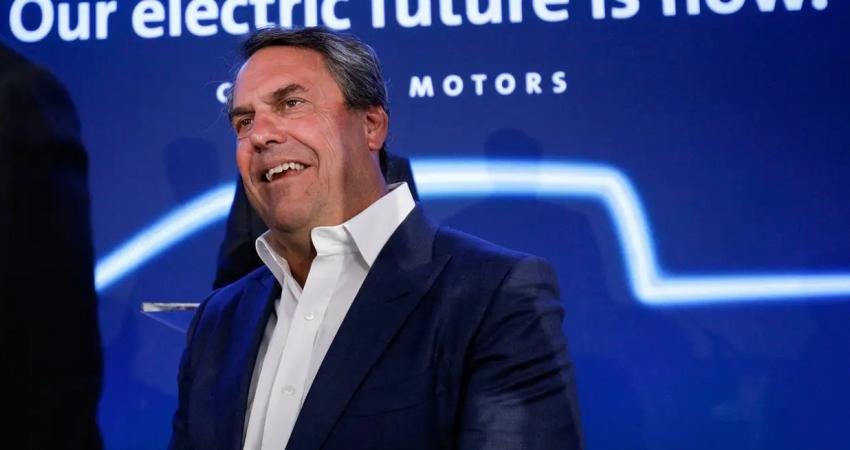 General Motors'un başkanı Mark Reuss, rakiplerinin elektrikli araçlar hakkında bazı
