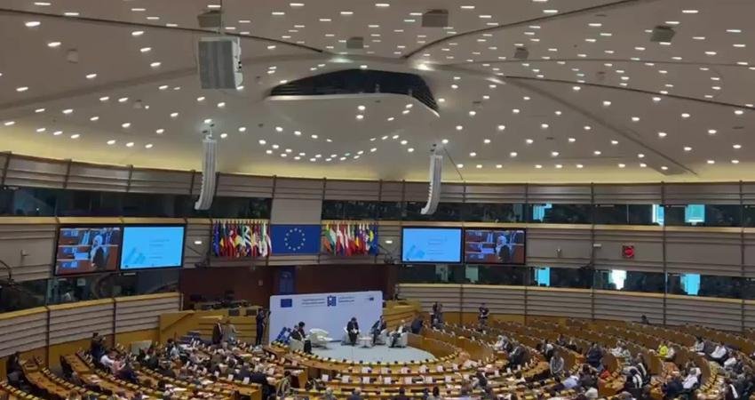 Brüksel’de yapılan 7. Suriye Konferansında; sivil toplum örgütleri temsilcileri, AB’li