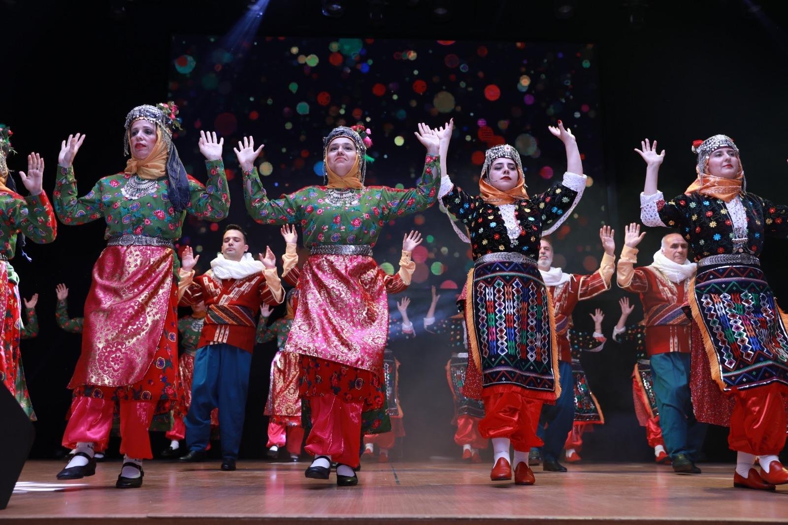 Etimesgut Belediyesi Halk Oyunları Ekibi, Cumhuriyet’in 100. yılına ithafen hazırladığı