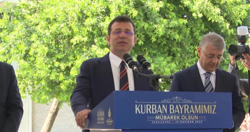İstanbul Büyükşehir Belediye (İBB) Başkanı Ekrem İmamoğlu, kurum çalışanlarıyla bayramlaştı.