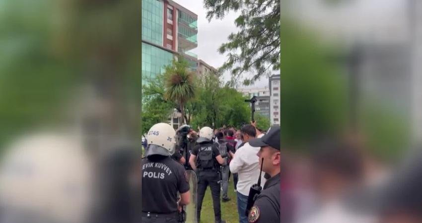 İzmir Barosu’nun, bugün baro binasının bahçesinde düzenlediği “İzmir Barosu Onur