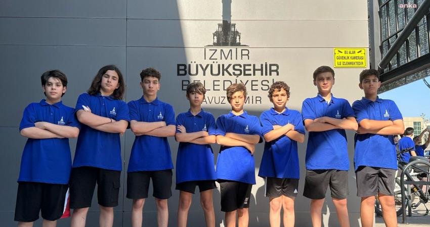 İzmir Büyükşehir Belediyesi’nin Havuz İzmir tesislerinde düzenlenen U21 ve U15