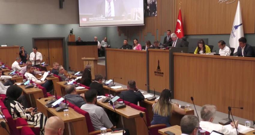 İzmir Büyükşehir Belediyesi haziran ayı meclis toplantısı birinci oturumunda AKP’li