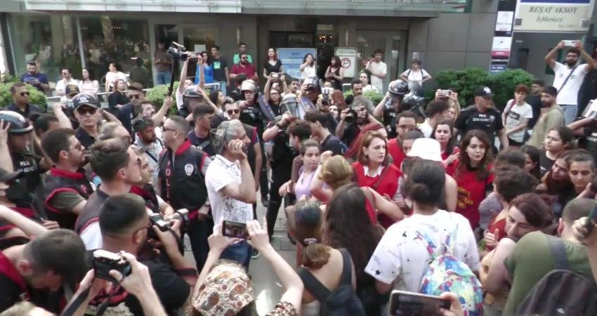 İzmir’de Onur Haftası etkinlikleri kapsamında Onur Yürüyüşü yapmak isteyen gruba