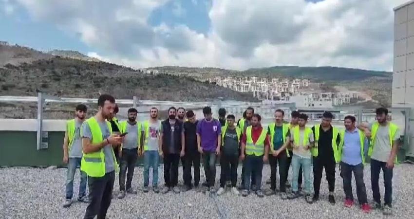 İzmir'in Bayraklı ilçesindeki şehir hastanesi inşaatında çalışan taşeron işçiler, ücretlerinin