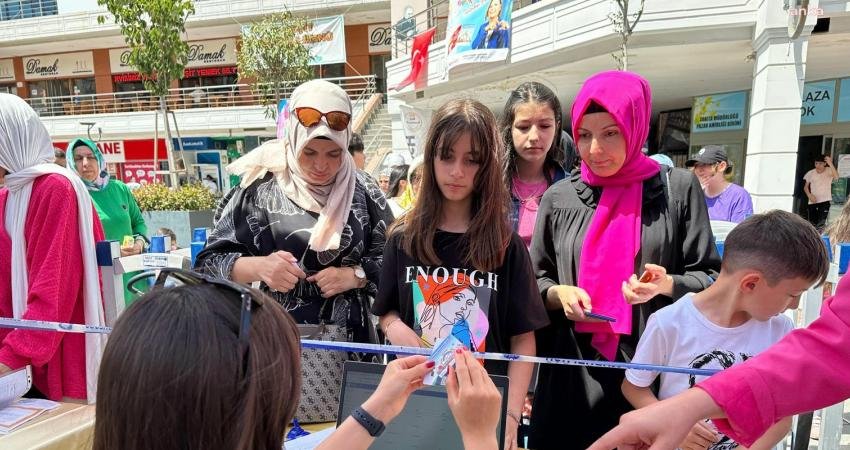 İzmit Belediyesi, ‘Karneni Getir, Biletini Götür’ etkinliğiyle 2022-2023 eğitim öğretim