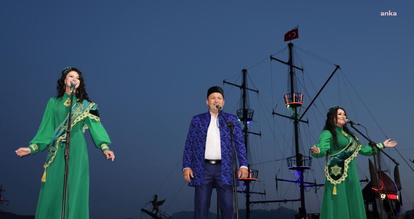 Marmaris’in kardeş şehri Nijnekamsk’tan gelen Tatar müzisyenler, Marmaris’te konser verdi.