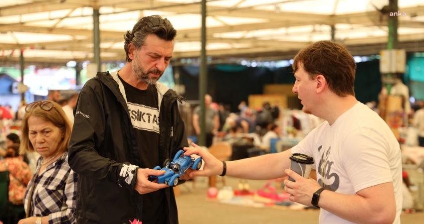 Karşıyaka Belediyesi, geleneksel hale getirdiği “2. El Pazarı” aracılığıyla, evlerdeki