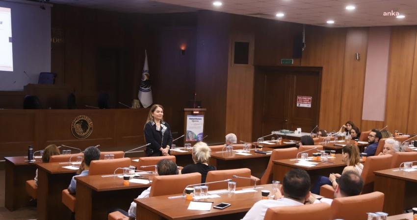 Kartal Belediyesi’nden Personeline ‘Kişisel Zaman Eğrisi’ Eğitimi Kartal Belediyesi, Doç. Dr. Sevgi Kesim Güven konuşmacılığında belediye personeline