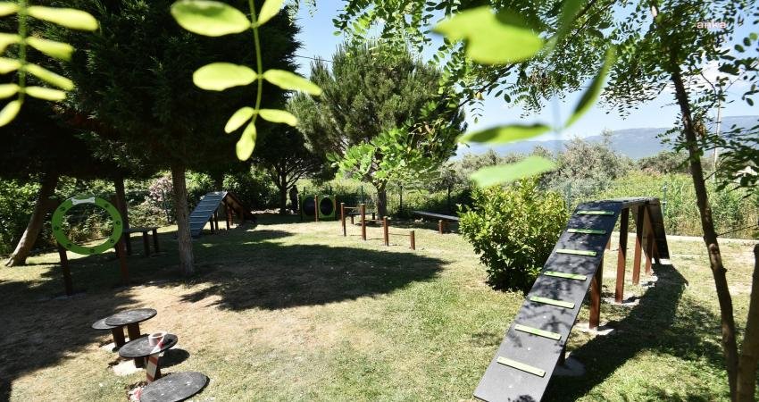 Kemalpaşa Belediyesi, can dostlar için ilçenin ilk köpek parkını kurdu. 