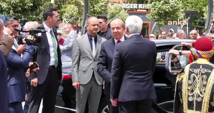 KKTC Cumhurbaşkanı Ersin Tatar’ın Bolu’da katıldığı bir programa salonda yer