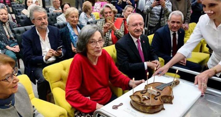 Kılıçdaroğlu: “Dünyaca Ünlü Keman Virtüözlerinden, Devlet Sanatçımız Suna Kan’ın Vefatından Dolayı Büyük Üzüntü Duydum” CHP Genel Başkanı Kemal Kılıçdaroğlu, “Cumhuriyetimizin çok sesli müzik