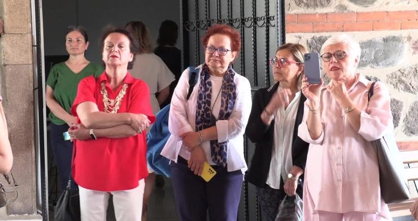 “Kız Kardeşler El Ele” Projesinin Konaklı Mezunları İstihdama Katılıyor Konak Belediyesi ile İzmir Soroptimist Kulübü iş birliğinde gerçekleştirilen “Kız