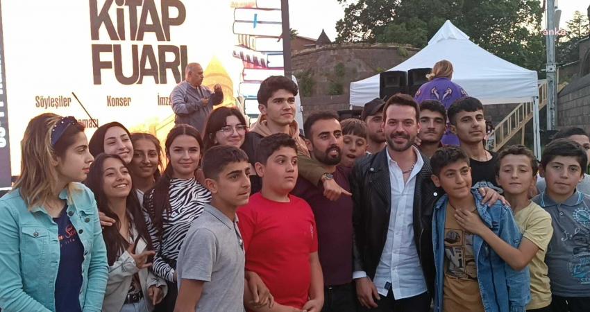 Kızılcık Şerbeti dizisinin oyuncularından Murat Tavlı,  Bitlis Eğitim ve Tanıtma