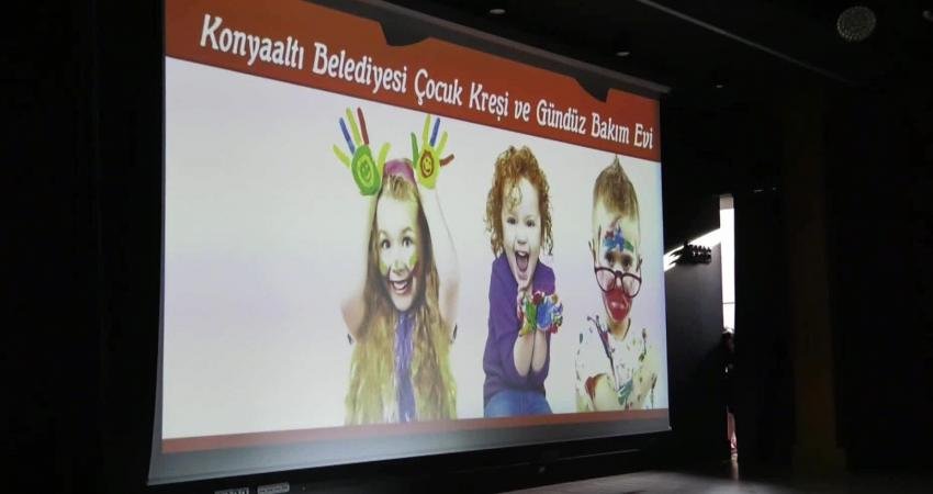 Konyaaltı Belediyesi bünyesinde yer alan kreşlerde eğitim alan minikler, Nazım