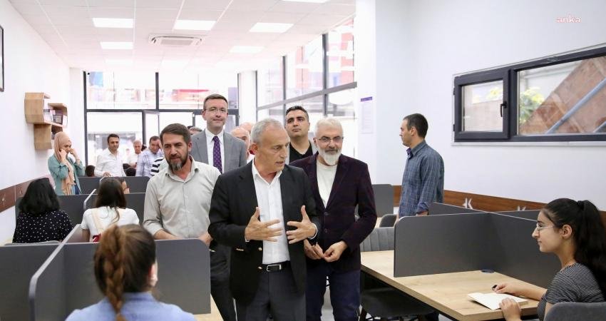 Küçükçekmece Belediyesi, ilçedeki kütüphane sayısını 9'a yükselti. Küçükçekmece Belediye Başkanı