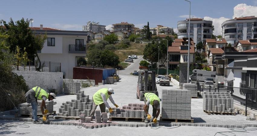 Kuşadası Belediyesi, Kadınlar Denizi’nde Yol Yapım Çalışmalarına Devam Ediyor Kuşadası Belediyesi, kentin farklı noktalarında yürüttüğü yol yapım çalışmalarını, Kadınlar