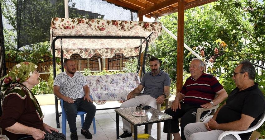 Kuşadası Belediyesi, ‘Babalar Günü’ öncesi, Evde Bakım Birimi’nden hizmet alan