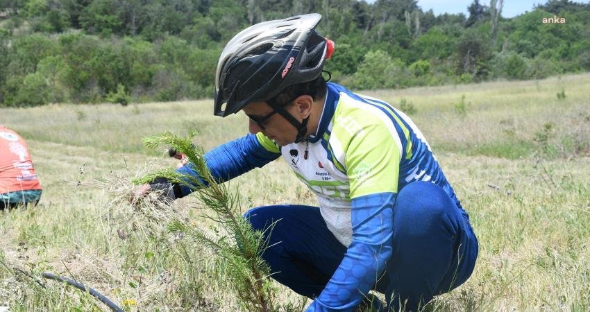 Lüleburgazlı Bisiklet Tutkunlarından Farkındalık Etkinliği Lüleburgaz Belediyesi’nin TEMA Vakfı Lüleburgaz Şubesi iş birliğiyle düzenlediği ‘Çevre