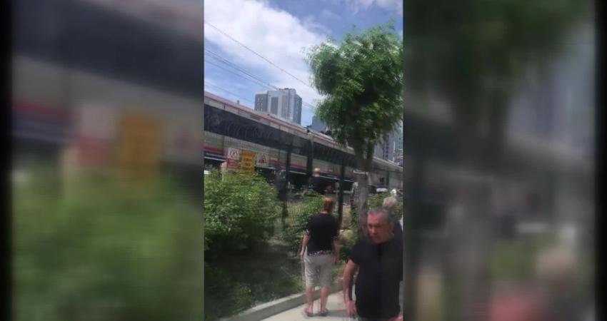 Marmaray Pendik-Ataköy seferini yapan tren Zeytinburnu-Yenimahalle arasında raylarda çalışan bir