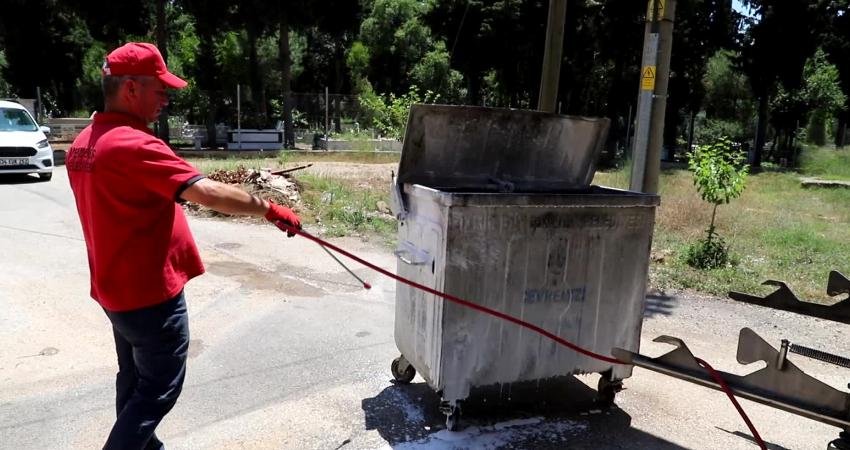 Menderes Belediyesi tüm çöp konteynerlerinin bakım, onarım, temizlik ve dezenfektesini