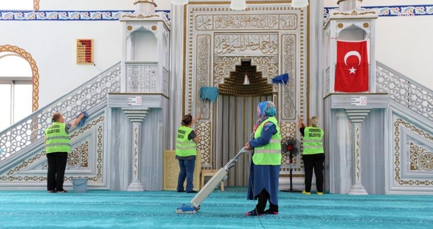 Menderes Belediyesi Kurban Bayramı öncesi ilçedeki tüm camilerin bakım ve