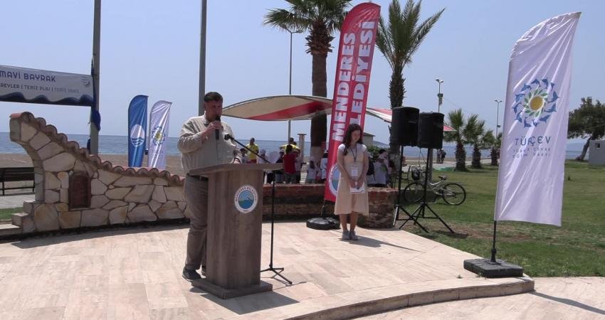Menderes’te Mavi Bayraklar Göndere Çekildi Mavi bayrak almaya hak kazanan Menderes’in plajlarına törenle mavi bayrak