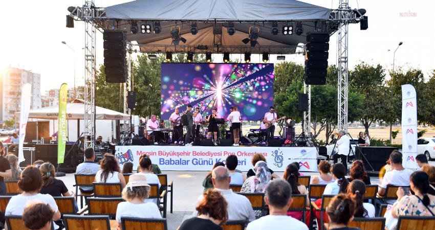 Mersin Büyükşehir Belediyesi Pop Orkestrası, Babalar Günü’nde Sayapark AVM’de düzenlenen