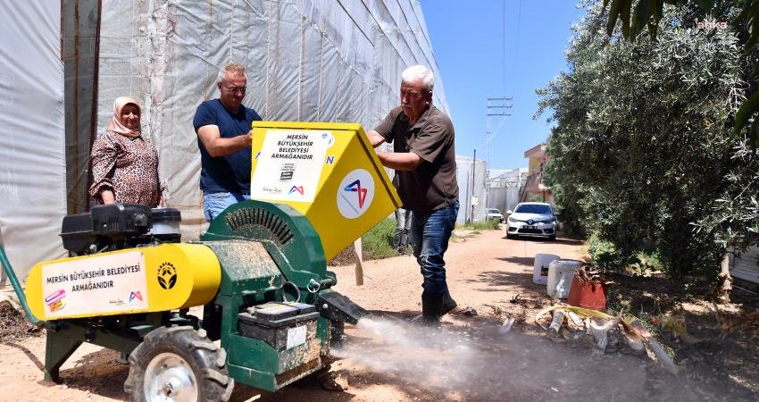 Mersin Büyükşehir Belediyesi’nden Muz Üreticisine Destek Mersin Büyükşehir Belediyesi tarafından muz seracılığının yoğun olarak yapıldığı Anamur
