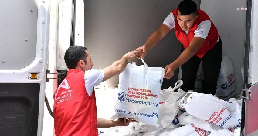 Mersin Büyükşehir Belediyesi depremzede vatandaşlar için dayanışmayı büyütmeye devam ediyor.