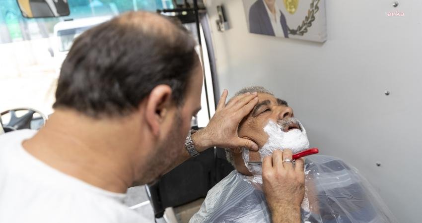 Mersin Büyükşehir Belediyesi’nin ‘Mobil Kuaför’ hizmeti Kurban Bayramı’nda da vatandaşlara hizmet götürmeye