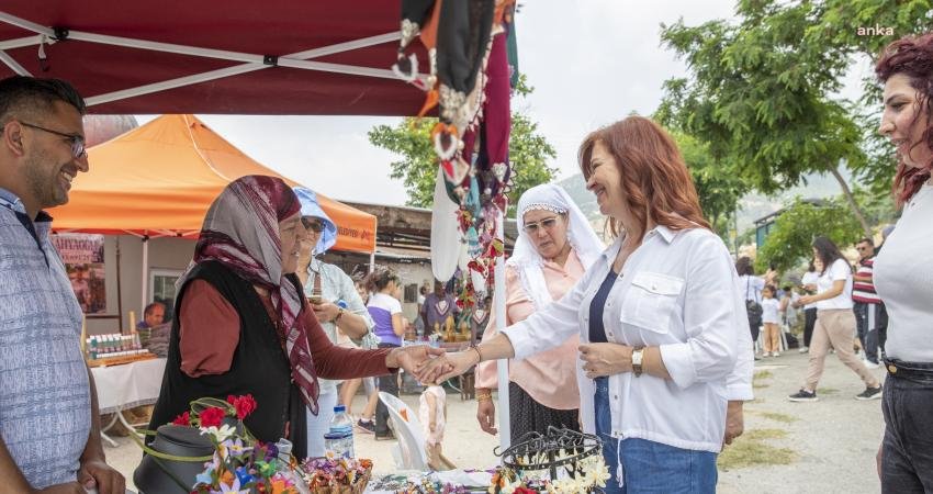 Mersinden Kadın Kooperatifi Başkanı Meral Seçer, Tarsus’a bağlı Pirömerli Mahallesi’nde
