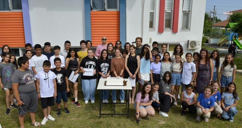 Muratpaşa Belediyesi’nin ilk ve ortaokul öğrencilerine ücretsiz eğitim desteği veren