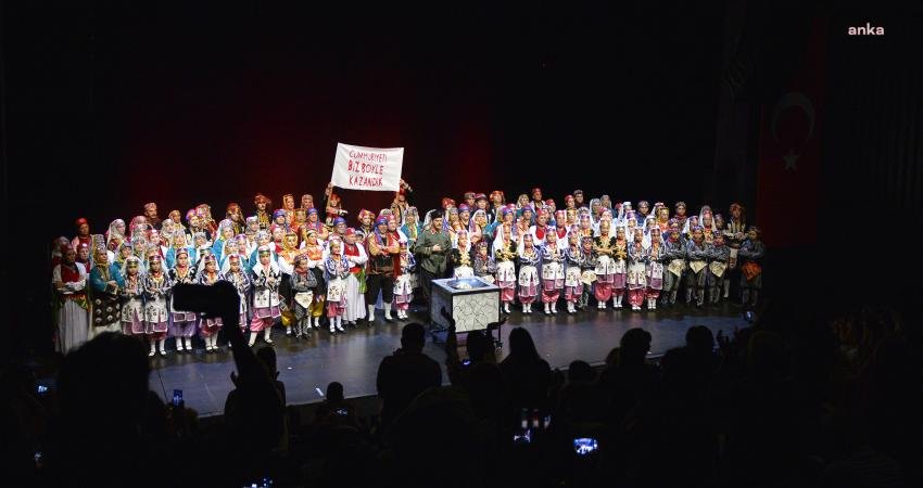 Muratpaşa’da Kurtuluş Destanı Halk Danslarıyla Anlatıldı Muratpaşa Belediyesi Halk Dansları Topluluğu, Türkiye Cumhuriyeti’nin 100’üncü yılı için