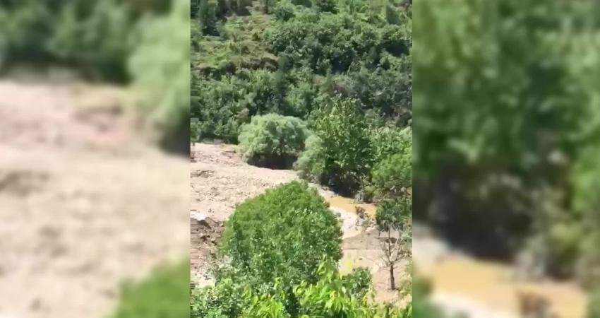 Niğde’nin Ulukışla ilçesindeki Alihoca köyü, sel sularının getirdiği taş ve